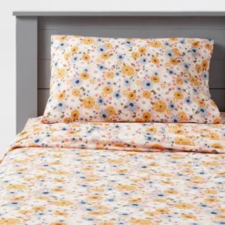 Vintage Floral Print Cotton Kids' Sheet Set - Pillowfort™ 7 Vintage Floral Print Cotton Kids' Sheet Set - Pillowfort™ -Pillowfort Kids Outlet Store GUEST 6d20106b bca3 4f6d a563 3234b9188927