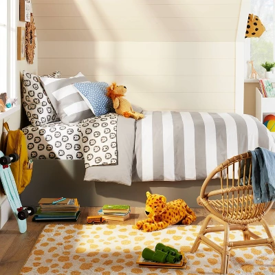 Toddler Lions Cotton Kids' Sheet Set Black & White - Pillowfort™ 4 Toddler Lions Cotton Kids' Sheet Set Black & White - Pillowfort™ - Image 4